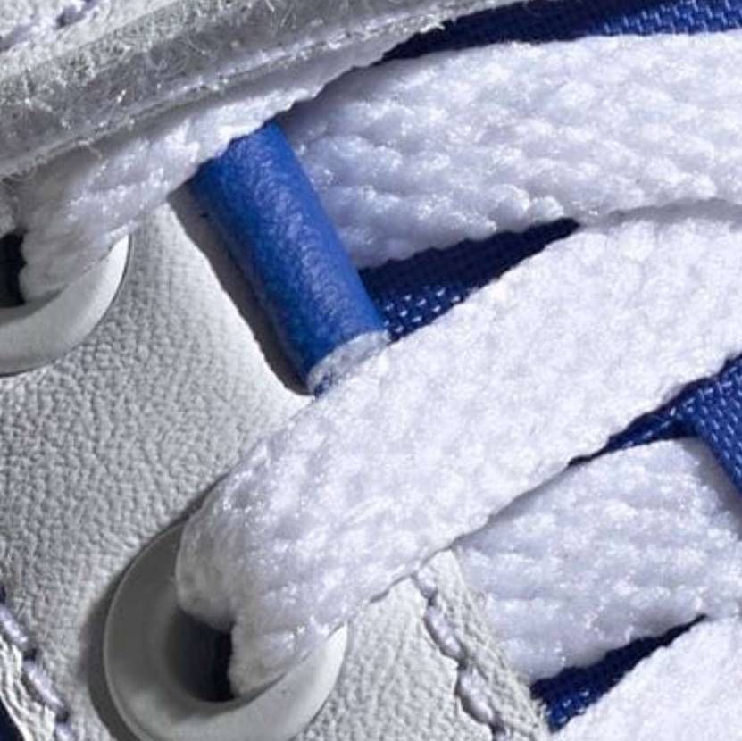 こないだの暖色のやつはライニング革だったり上質に見えたけど、