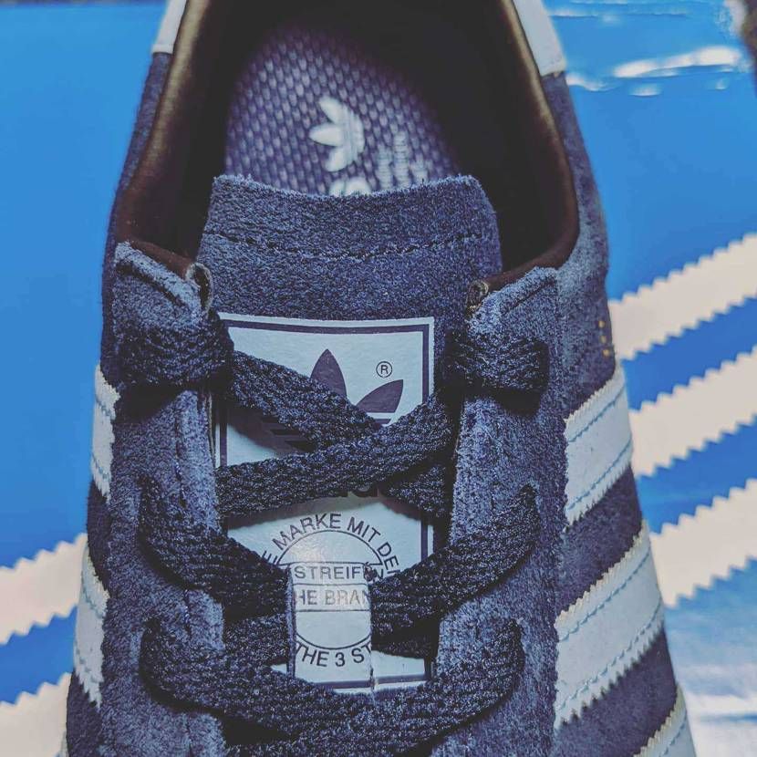 JEANS 
アッパーをスムースレザーにするとVALENCI