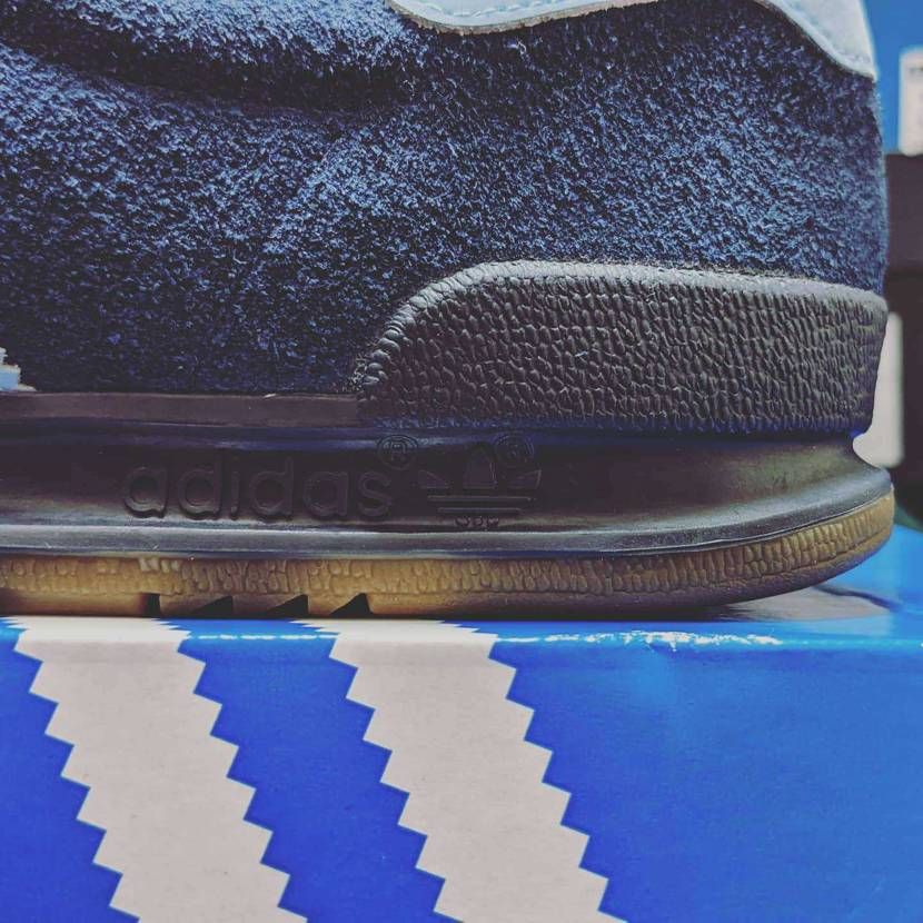 JEANS 
アッパーをスムースレザーにするとVALENCI