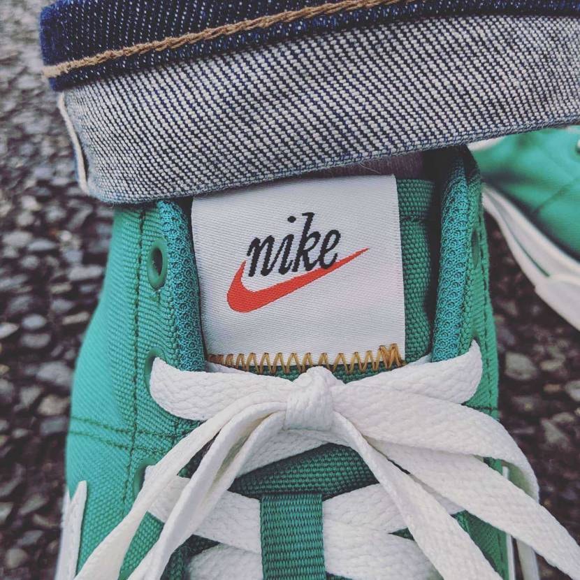 今日はNIKE COURT LEGACY CANVAS MI