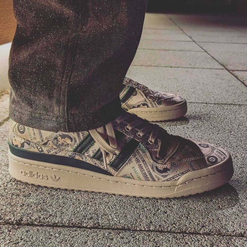 今日はWINGS 1.0 'MONEY' 💸💸💸
ラメ入りのヤバいパンツで