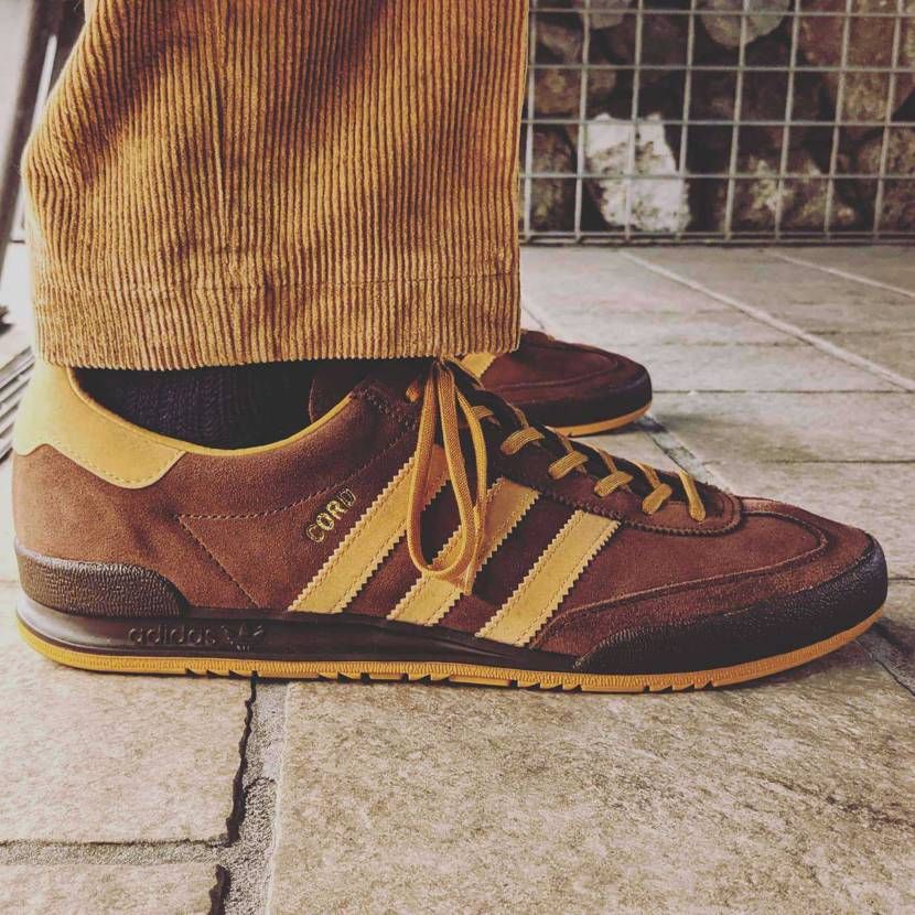 今日はCORD
CORDUROYのCORD、JEANSの兄弟モデルです。