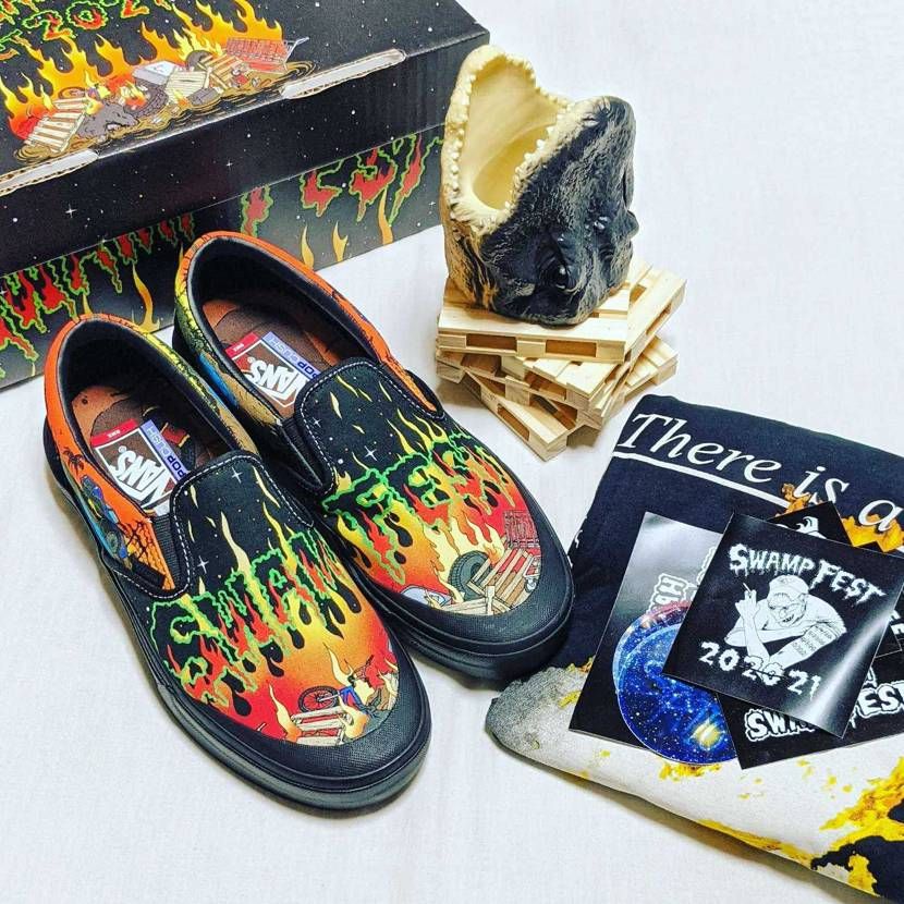 というわけでアホみたいなVANS届いた！
ホントは同じ柄のTEE頼んだんだけど、
