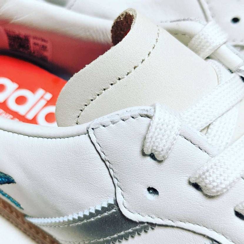 完璧なCWと素材使いに一目惚れ！
テニスシューズみたいなCW