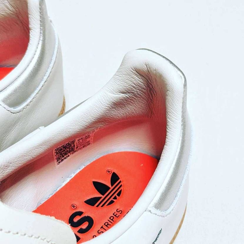 完璧なCWと素材使いに一目惚れ！
テニスシューズみたいなCW