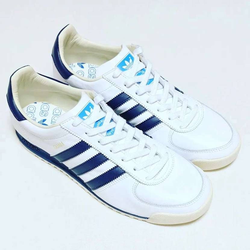 兼松の頃に日本製で出てたGUAMの復刻版！

アッパーは薄いがソフトなレザー