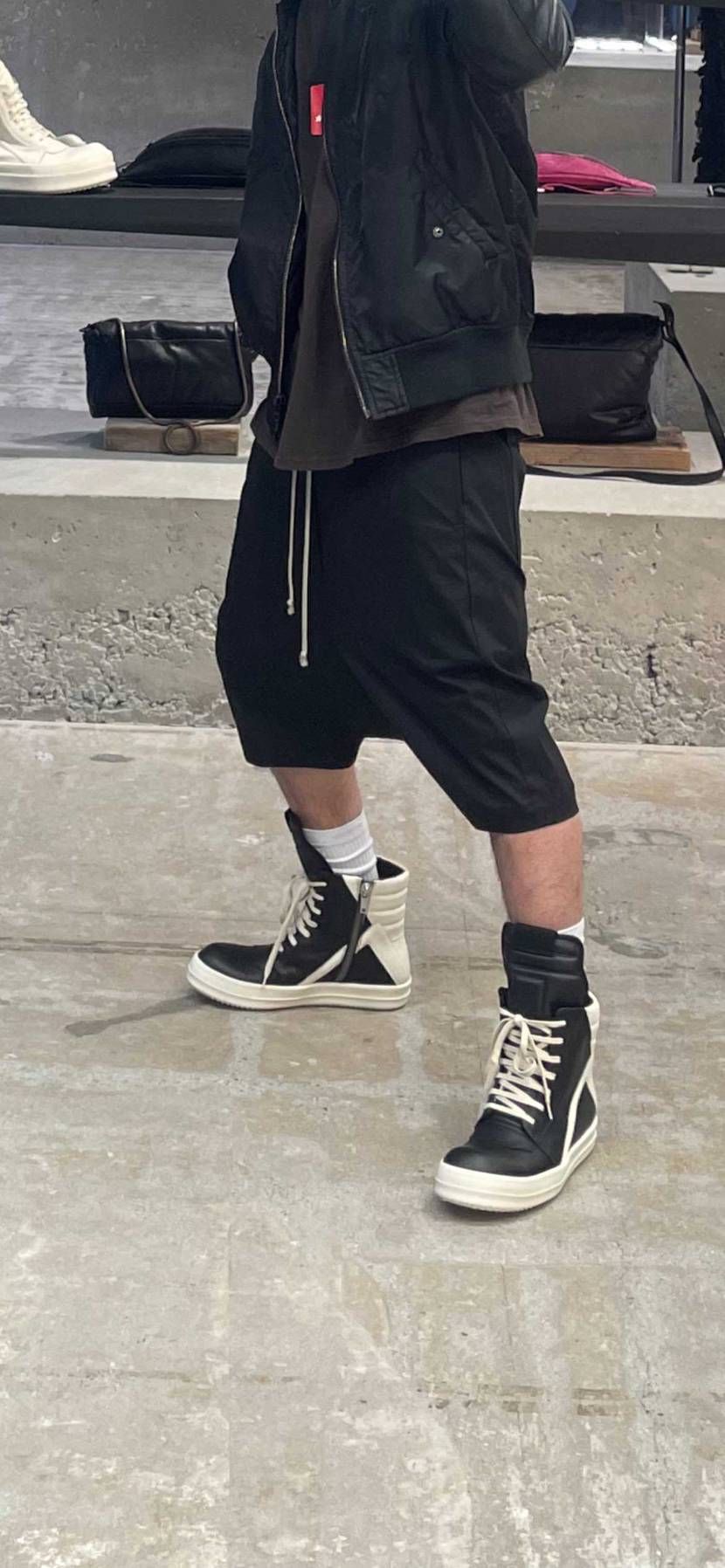 トップスはカクタスジャックとマクドナルドコラボT
パンツはリックのサルエルと靴