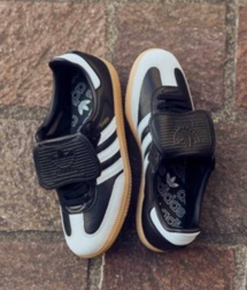 初adidasスニーカー何がいいと思いますか？