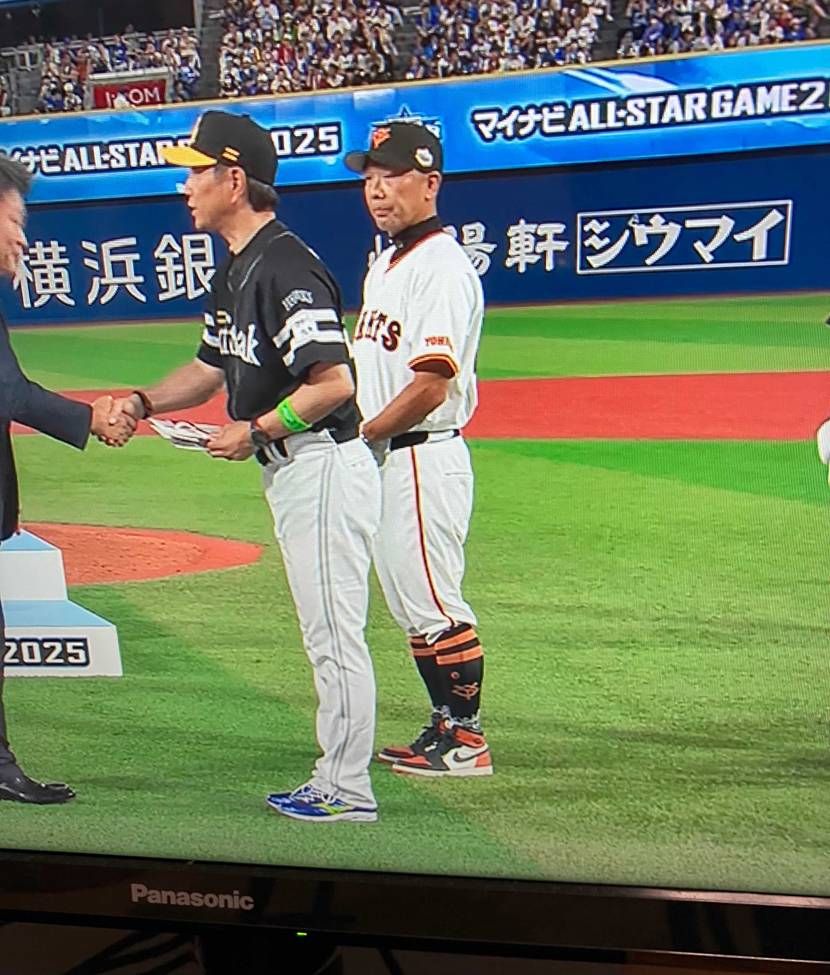 オールスターで読売ジャイアンツの阿部慎之介監督
シャタバ履いてる😆
シャタバ