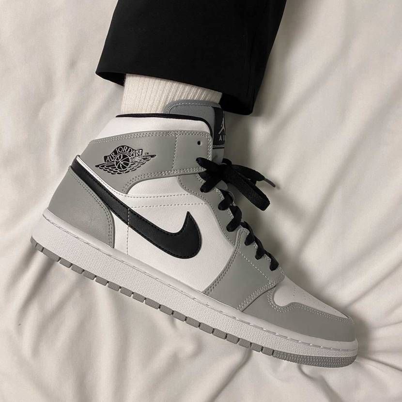 初めて一目惚れしてAJ1買ったけど良さが分かった気がする〜
スモークグレーちゃ