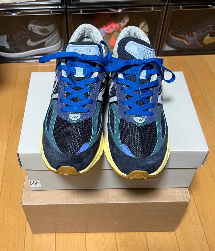 初NB到着
室内で試着した時点でNIKEとの違いがわかる🤣
シューレースは