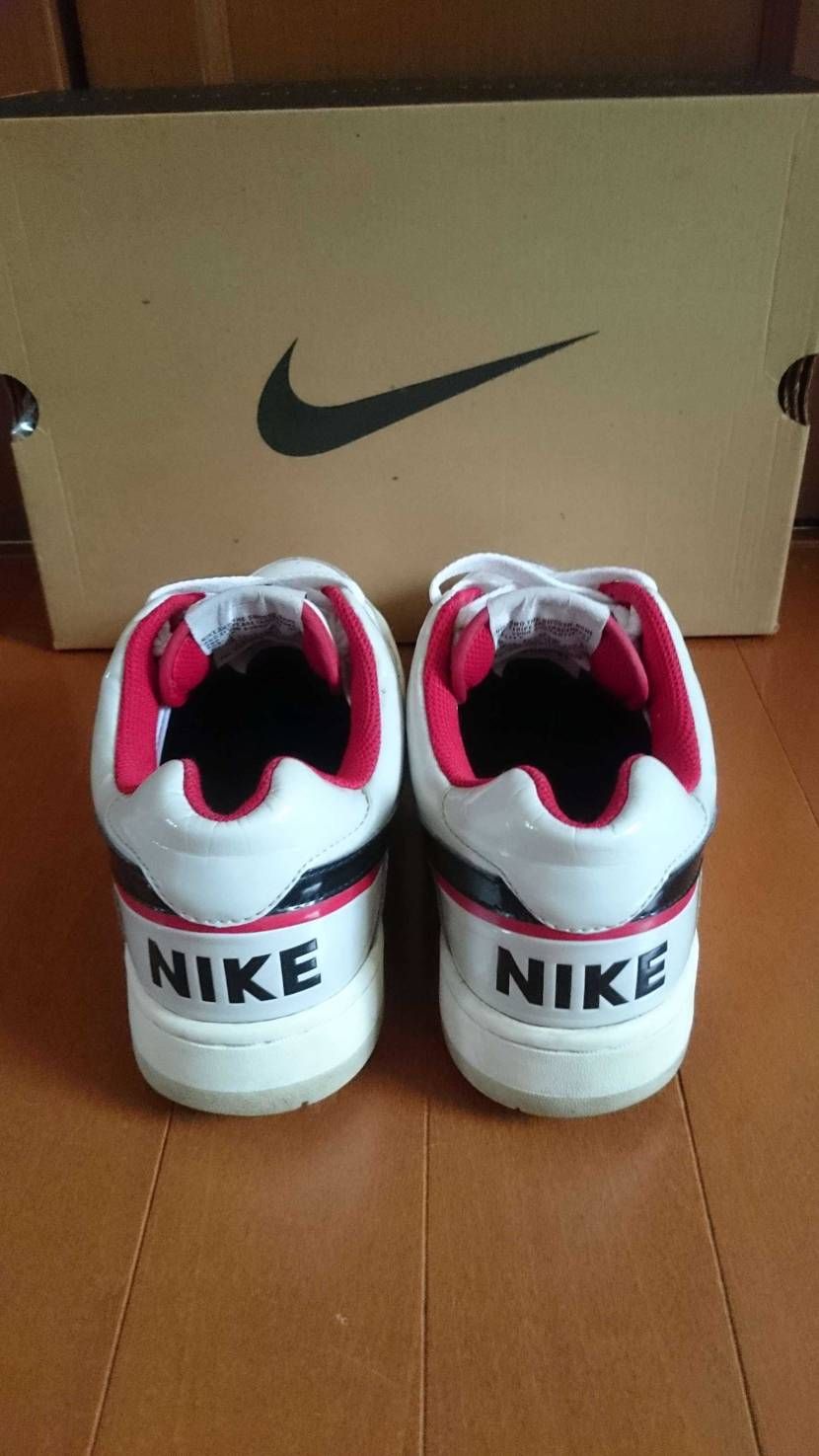 こんちわ♪
今回は我が家に眠ってた、とあるスニーカーを最近引