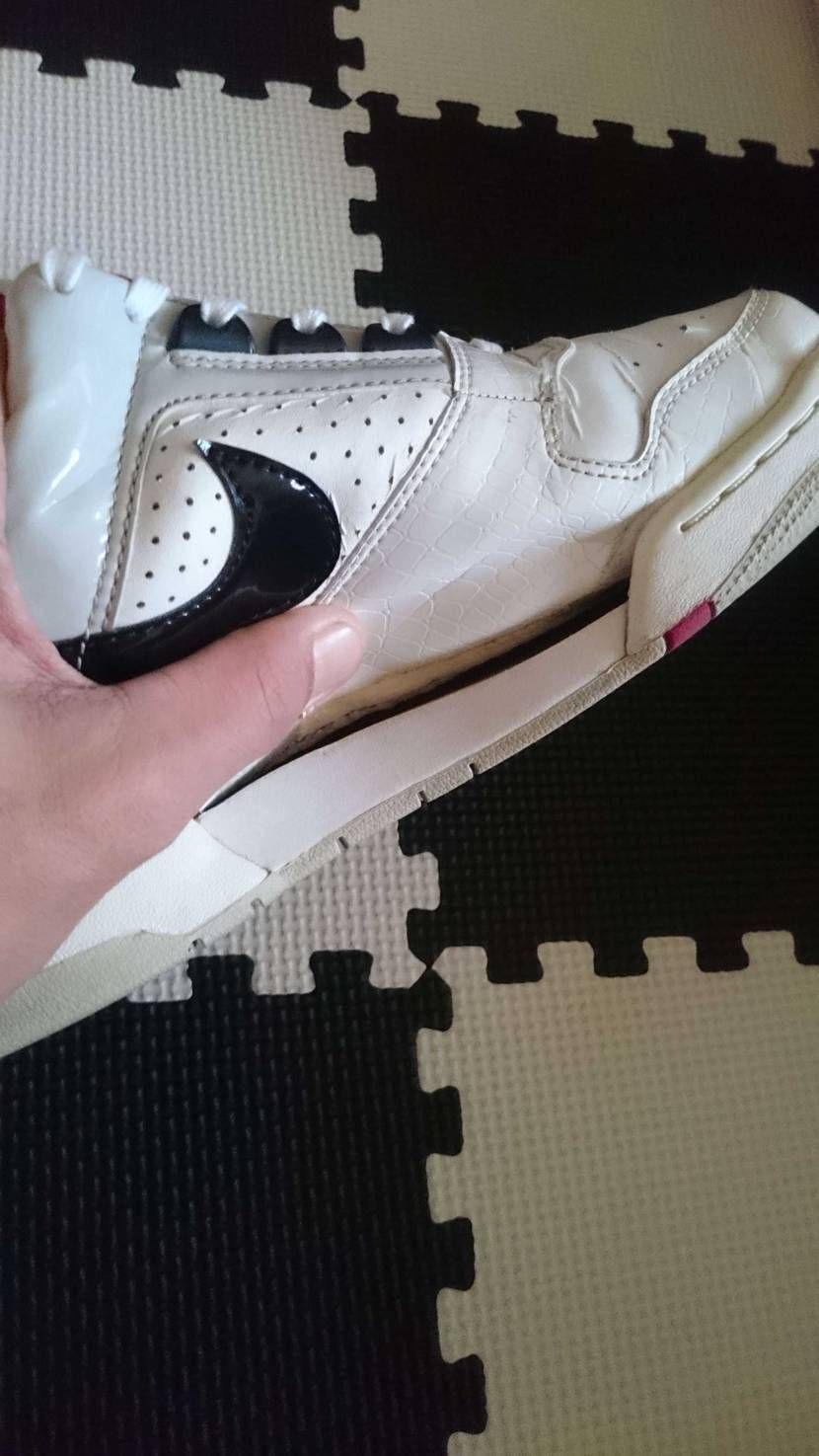 こんちわ♪
今回は我が家に眠ってた、とあるスニーカーを最近引