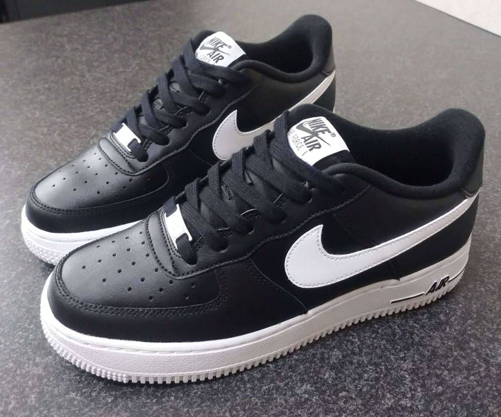 こんちわ。
昨日は娘が18歳の誕生日って事で、予め買っておいたAF1をプレゼント