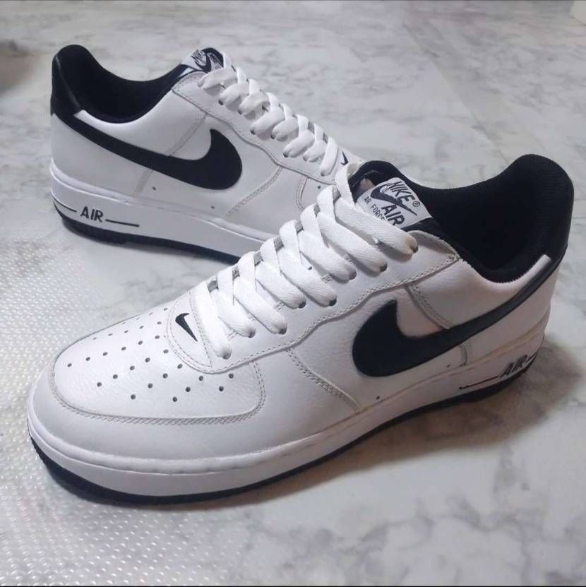 こんちわ。
皆さんは、初めて自分で稼いだお金で購入したスニーカーって覚えてます