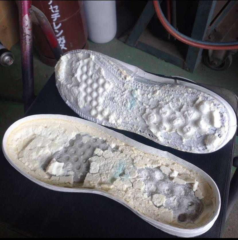 こんちわ。
皆さんは、初めて自分で稼いだお金で購入したスニ