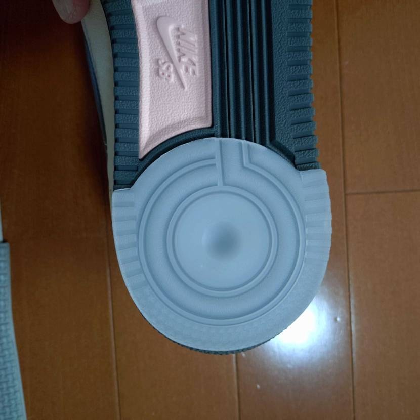 こんばんわ。
長らく欲しいスニーカーが無かったので久々の投