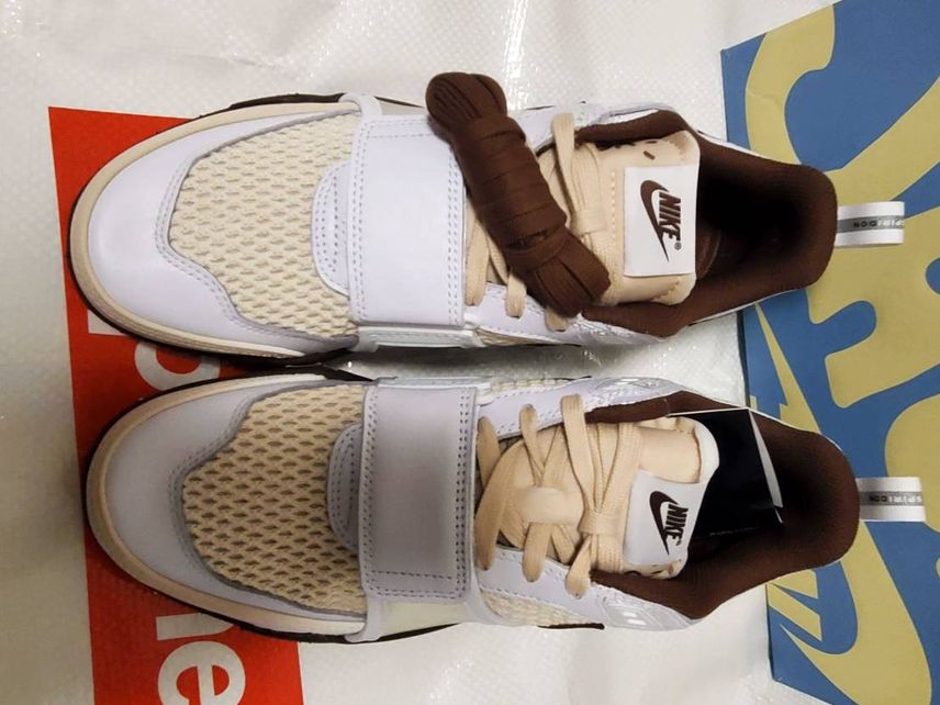 SNKRS から届いた
Travis Scott × Nike Zoom Fi