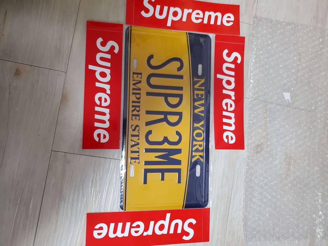 Supremeから届いた
Supreme License Plate
サイズ
