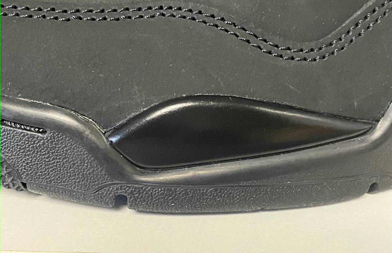 以前BLACKCATのミッドソールにピンクのインクみたいなの