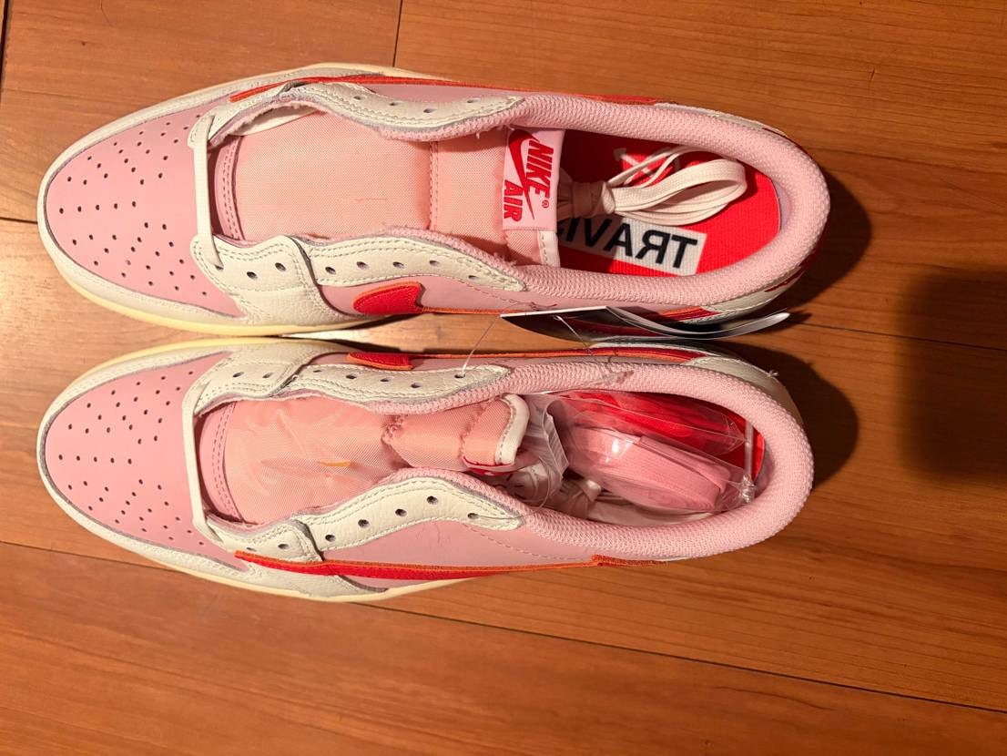 今日ナイキから届いたけど、潰れてるわ、ひび割れしてるわで最悪
