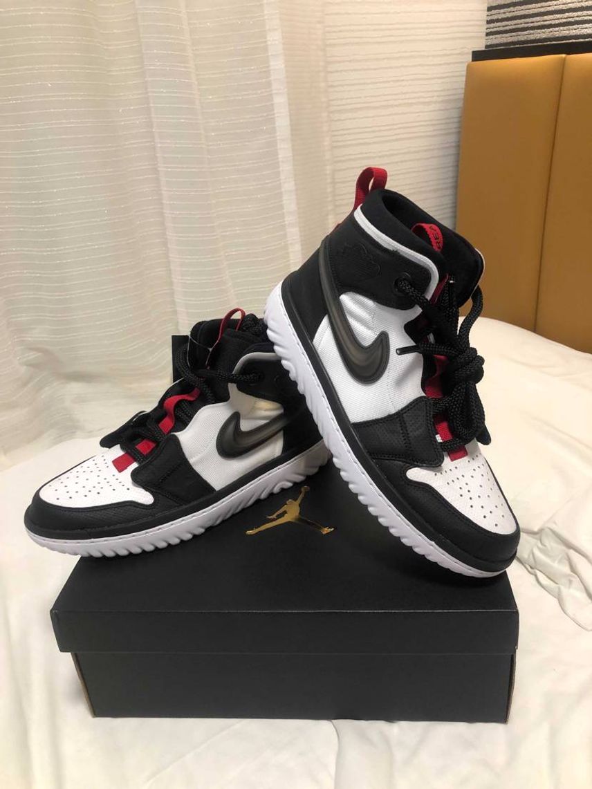 出張のついでにNIKE福岡に行ってゲットしました。
ジョーダン7も有ったけどこ