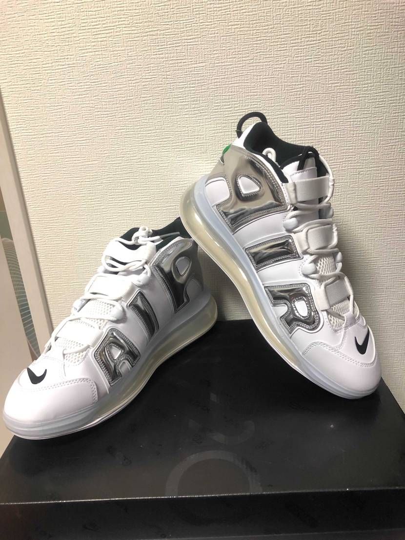 StockXから届きました。
待ちに待ったクロームです。
なかなかのメタリッ