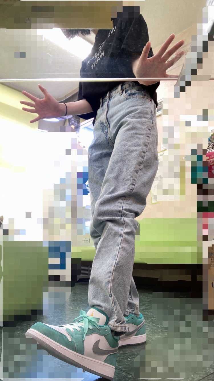 エメラルドちゃん🟢
シューレースはグラデーション✧︎
ここの人みんなオサレや