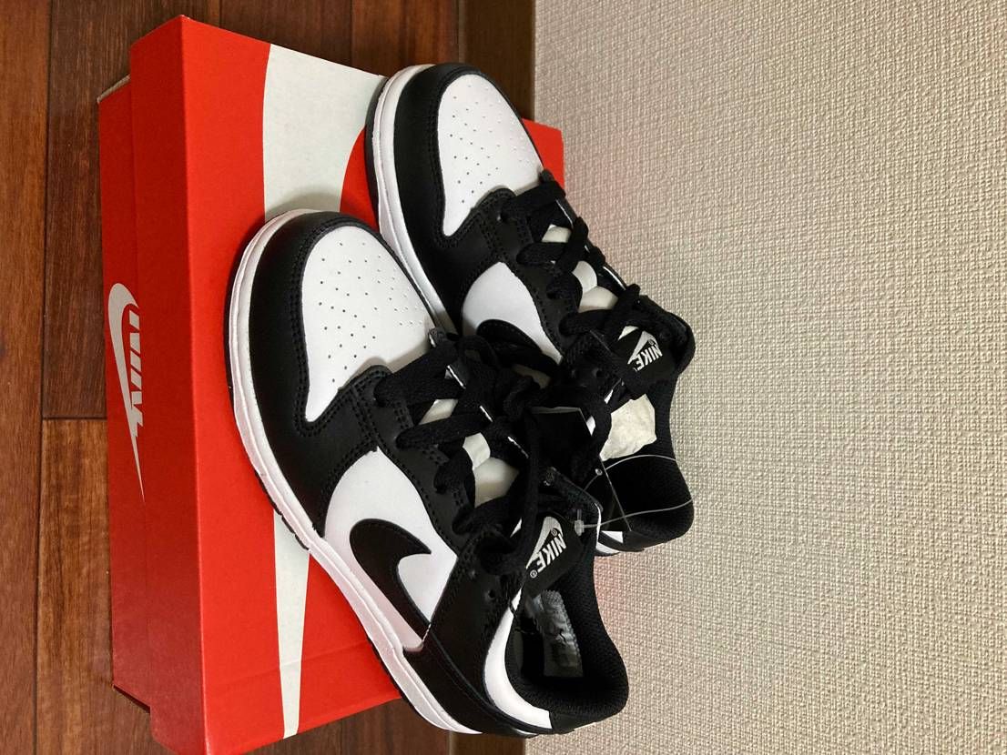 遅くなりましたが、、、
出品者様、とても良い状態の👟を送っていただいて
本当