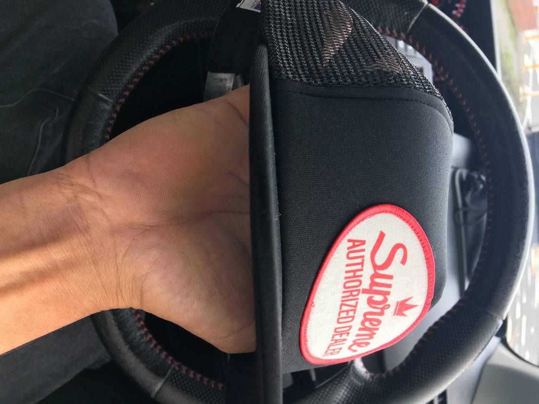 スニーカーではないですが…
キャップはもうずっとメッシュ派です！
留め具とか