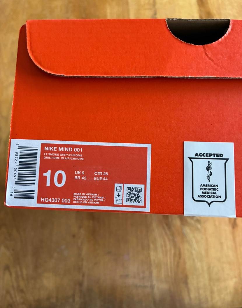 今日ナイキ梅田行ったらNike Mindあってビックリした。