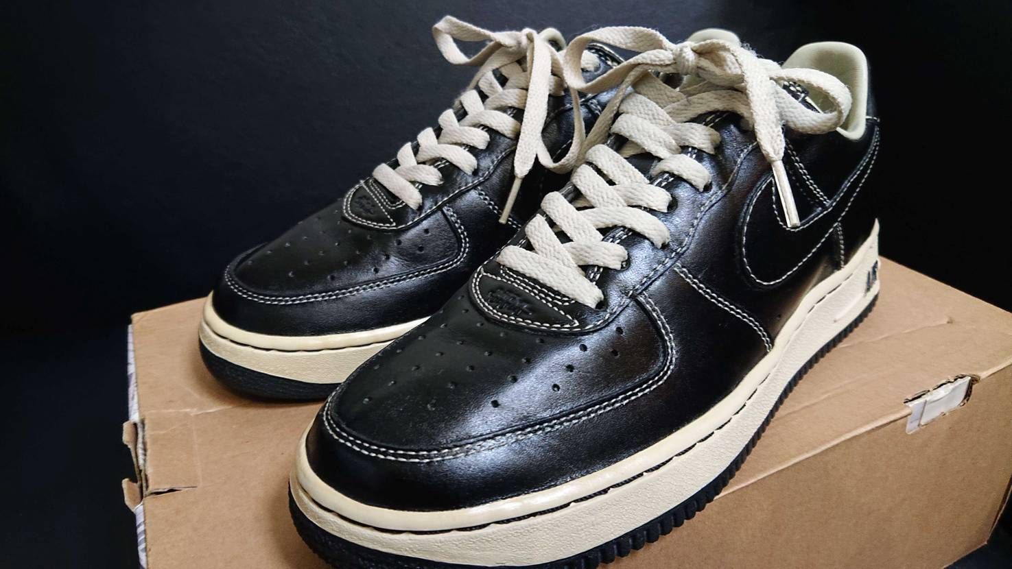 20代の頃買ったスニーカーで唯一手元に残った1足。
‘’HT