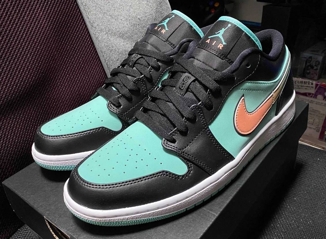 ティファニーっぽいAJ1LOW届きましたよ。
Soleboxで購入。綺麗です。