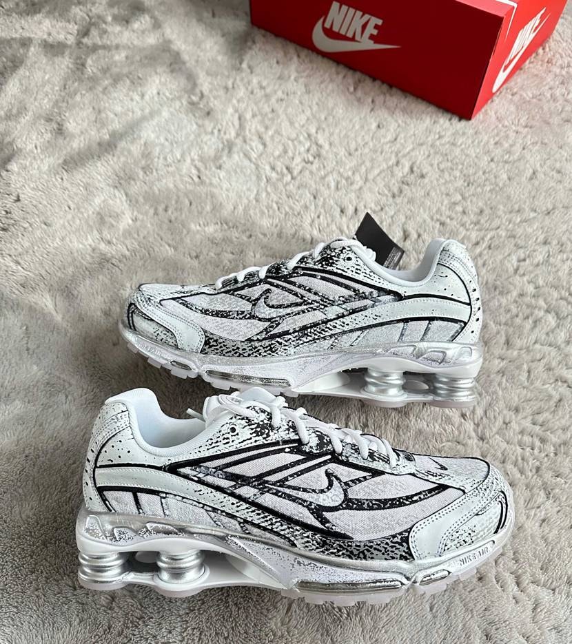 久々にアウトレット行ったら、
発売当時気になっていたSHOCKSがあったので
