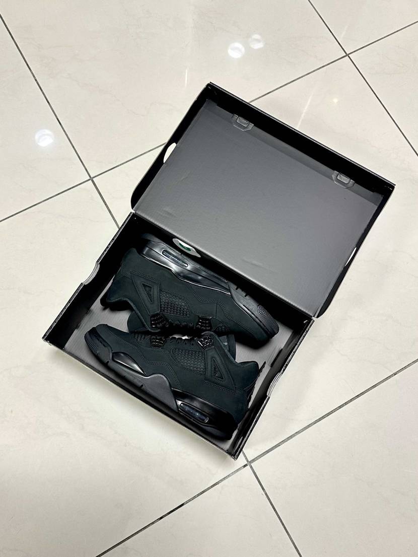 届いた✨
🐈‍⬛本当にカッコ良すぎる✨
親指怪我してるからすぐに履けなくて悲