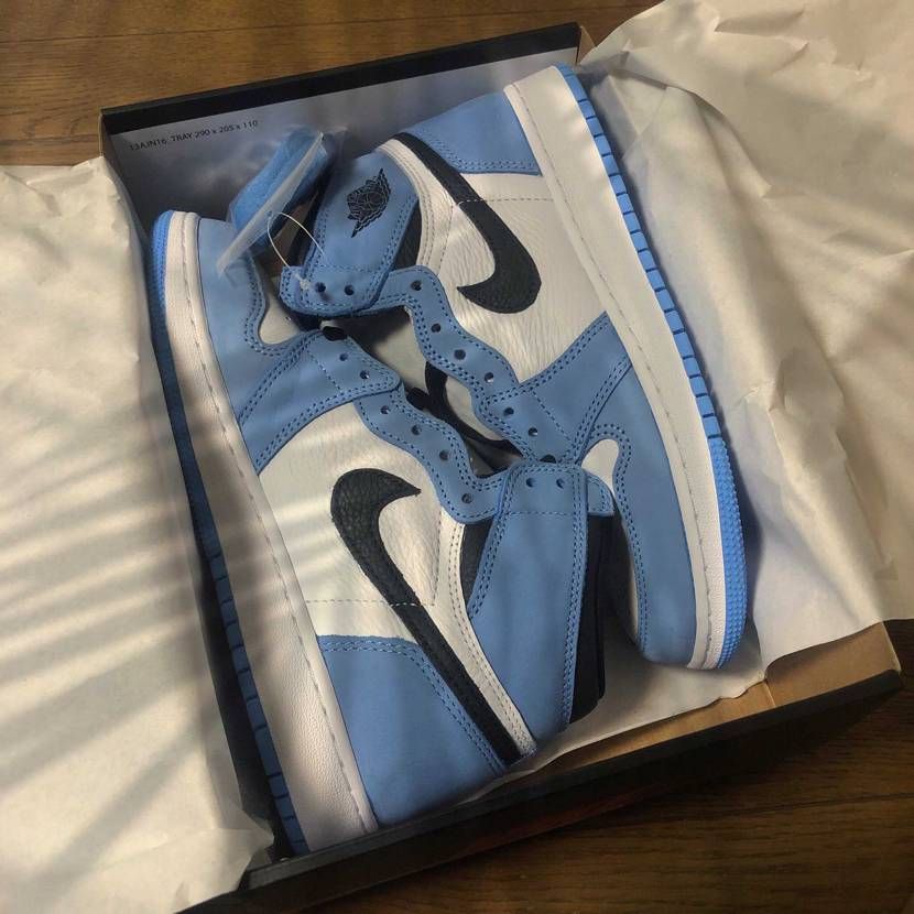 届いた〜！！GSだから、レディースサイズより少し小さいのかな？？まだ足通してない