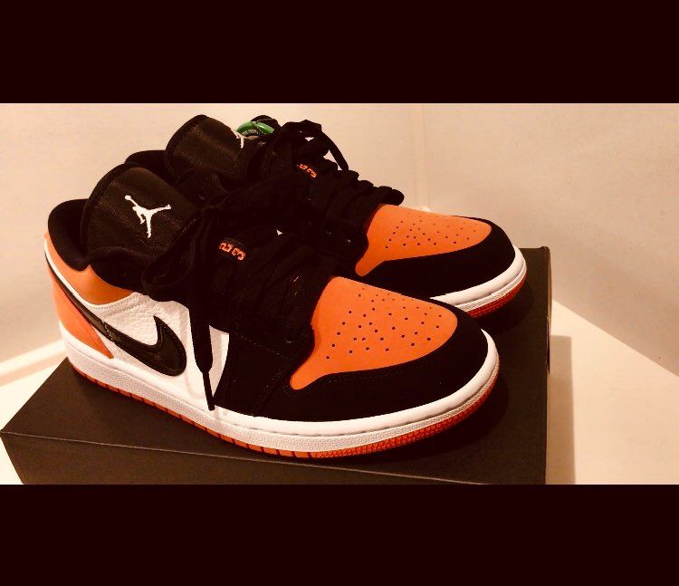 昨日仕事から帰ったら
StockXで頼んでたAJ1lowシ