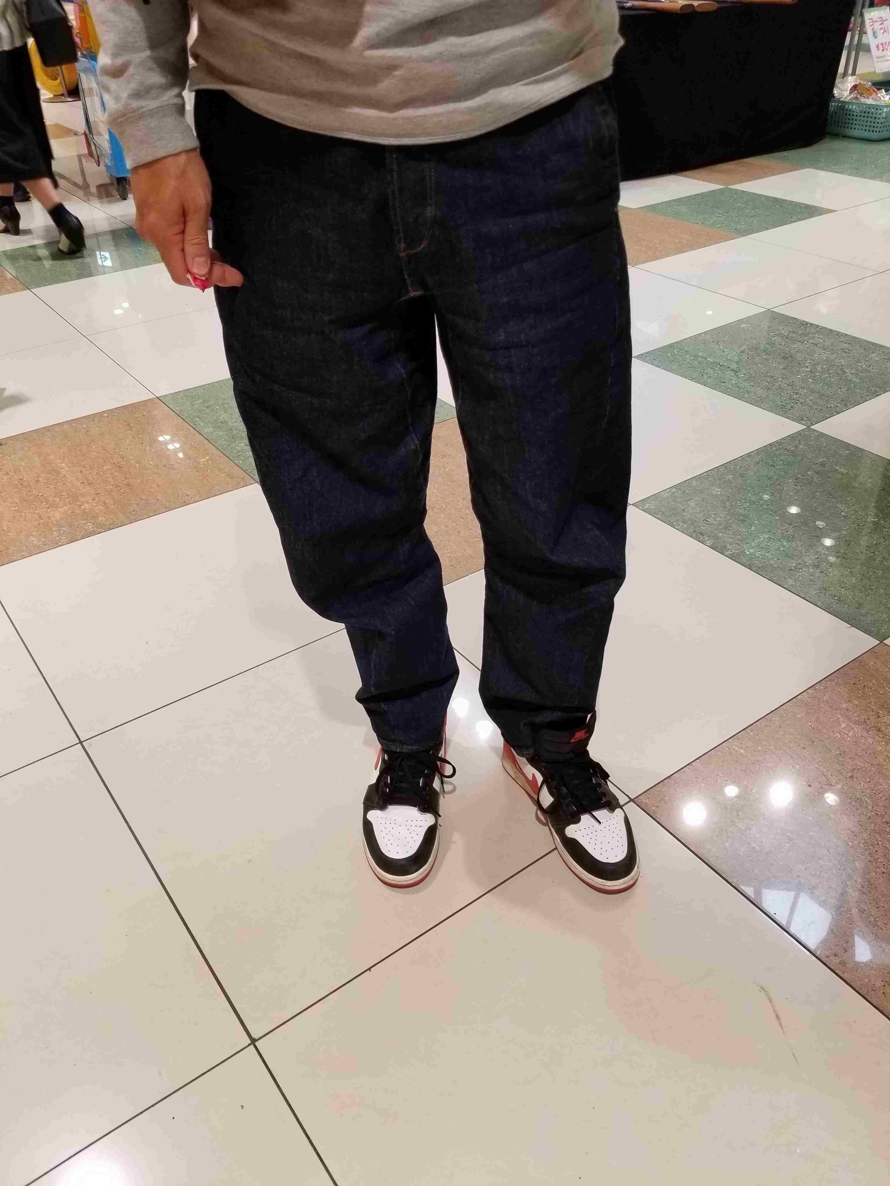 今日は息子のランドセルの予約にショッピングモールへ。ルーズフィットのジーンズにT