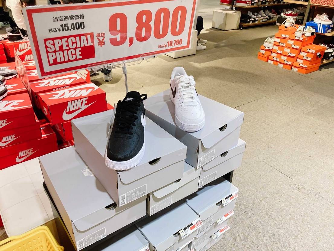 LINKSのABCマートの特設


DUNKとFORCE1
まぁまぁ、い