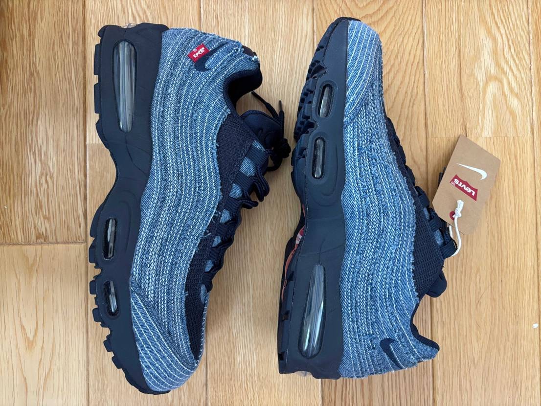 発売当初はブラックが欲しくて購入してましたが、皆さまの投稿を見てデニムブルーも欲