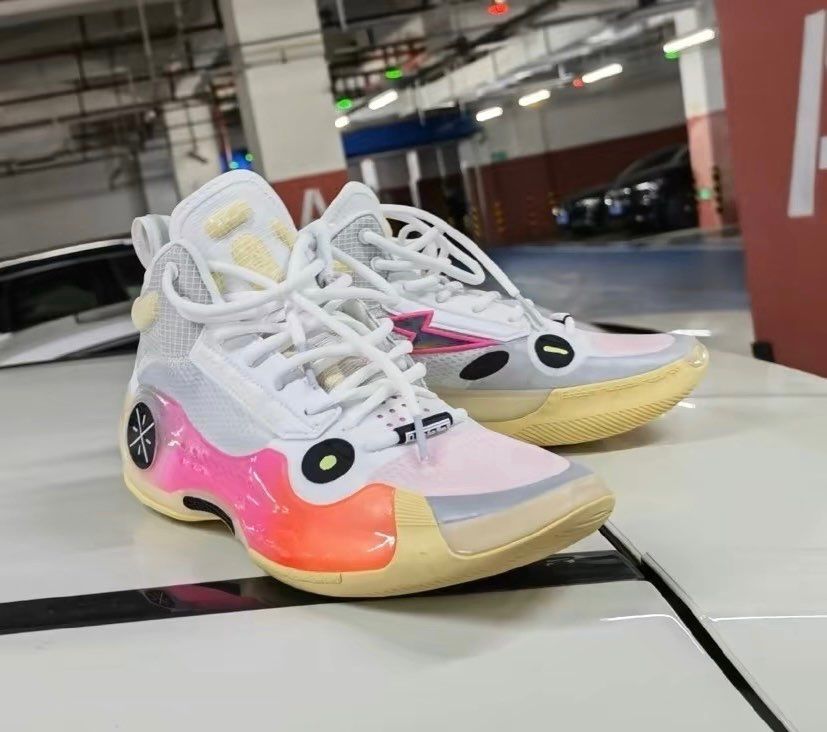 中国のLiNingです　ウェイオブ ウェイド10
ドウェイ