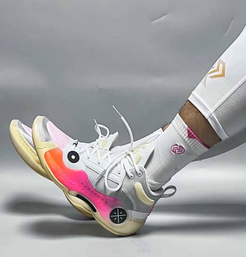 中国のLiNingです　ウェイオブ ウェイド10
ドウェイ