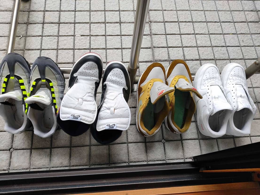 今日はお天気悪いですが午後から晴れるとの事なのでスニーカーメンテDAY👟
シュ