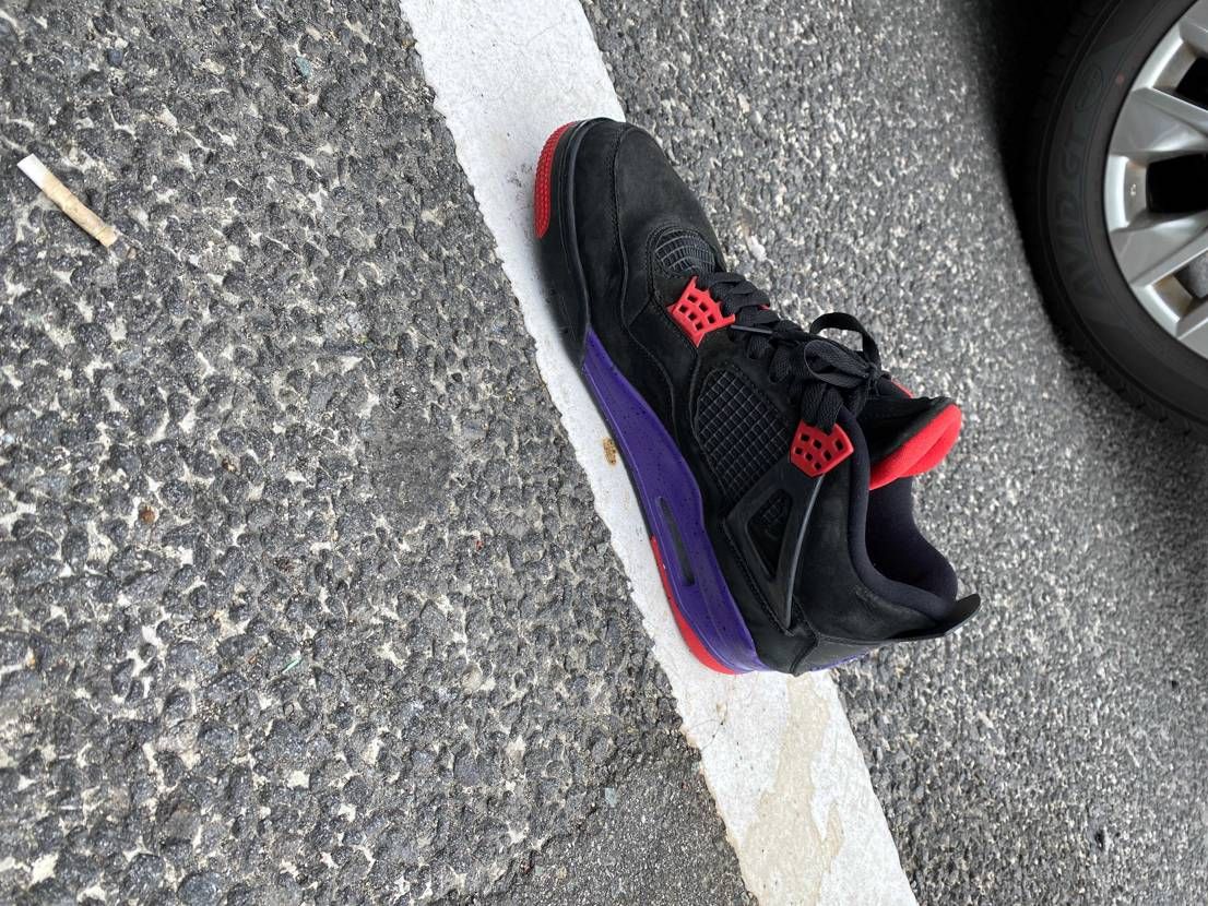 ただいま阿智PAにてスニーカーの落とし物がありました。
心当たりあるお方はデイ