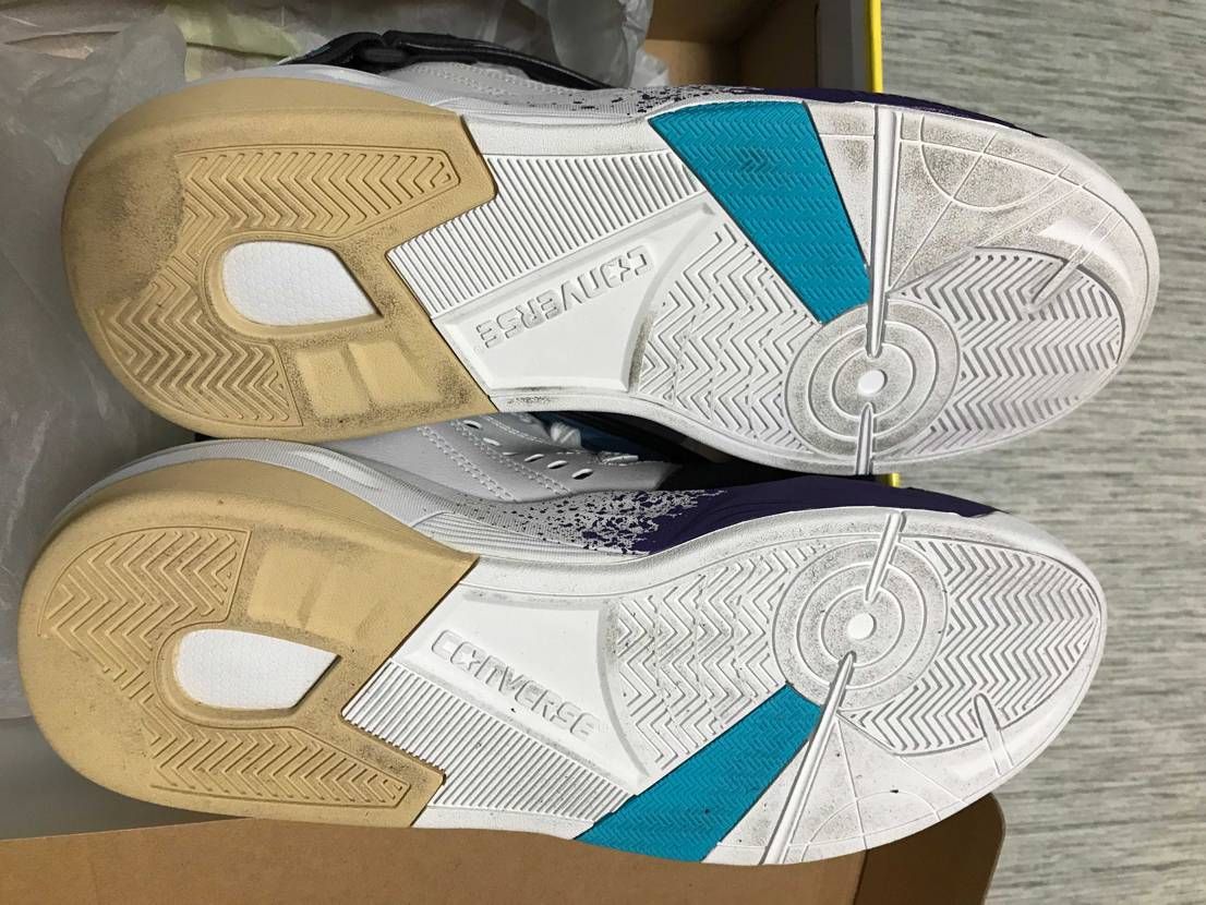 某ネットショップにてセール品を購入。
開けてびっくり！！
明らかに履いた汚れ