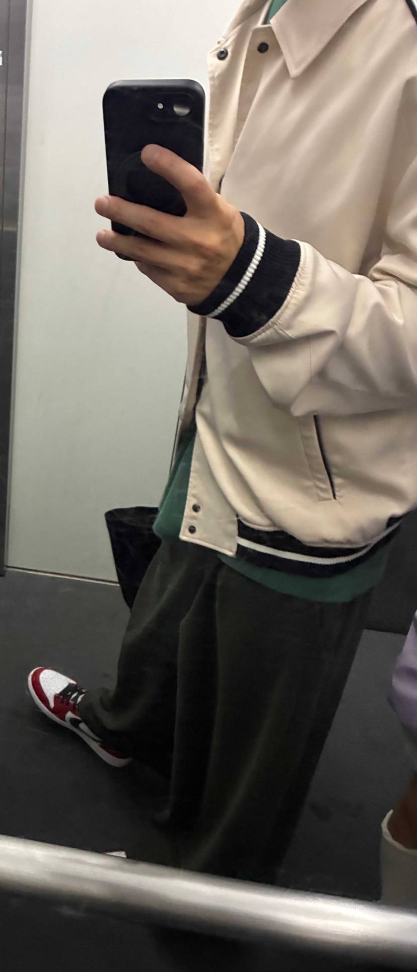 緑パンツ✖️シカゴ
派手と思ったが、コーデしやすい