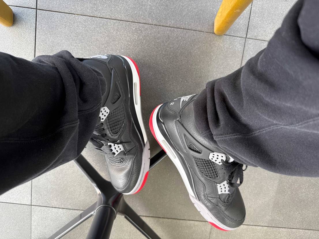 ジョーダン1.3.5.6しか履いてなく初めての4だけど履き心地悪くないんですね。