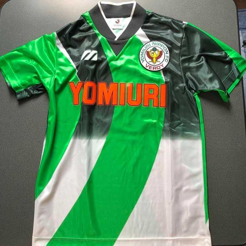 スニーカーに目が行きがちだけどトラビスが着てるユニフォーム昔