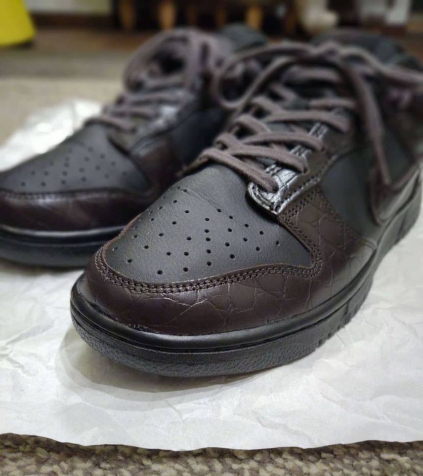 皆さんの投稿に刺激を受けてソールを染めてみました👟
シューレースも変えてぐっ