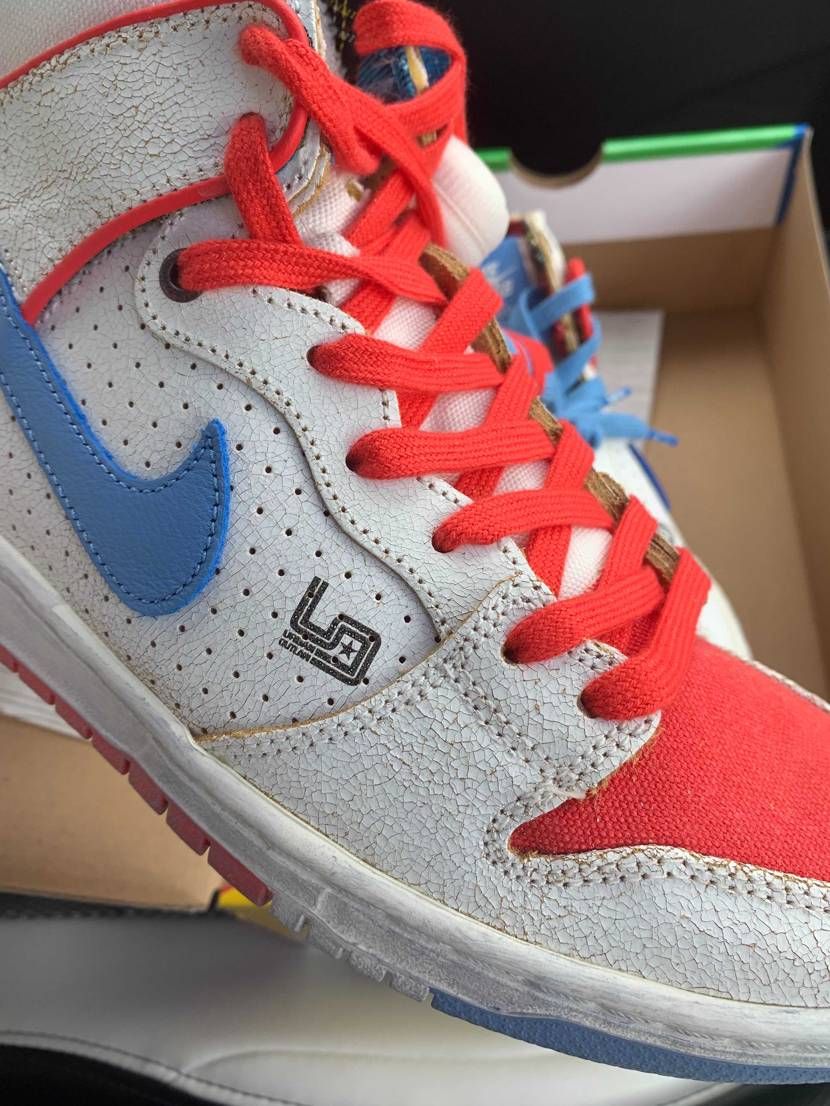 インスタントにて受取りしてきました。
思ったよりダメージ加工されていてNIKE